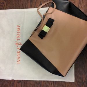 Large Tote with Duster